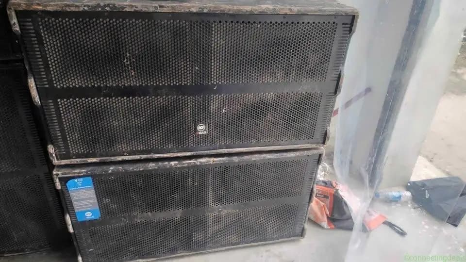 3 bass sell me he urgent 2 bass rcf model 2000