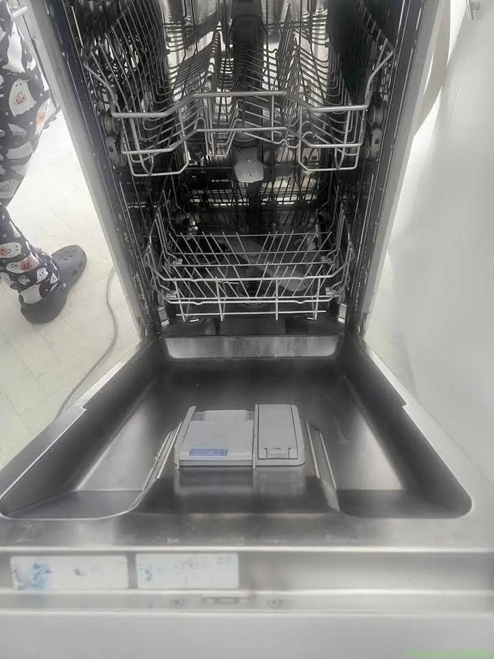 Dishwasher - Image 1