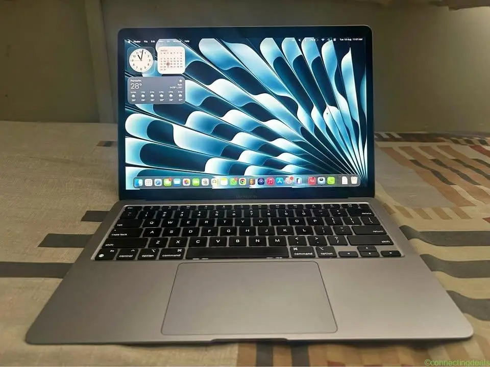MacBook Air M1 - Image 1