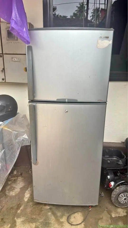 SAMSUNG REFRIGERATOR