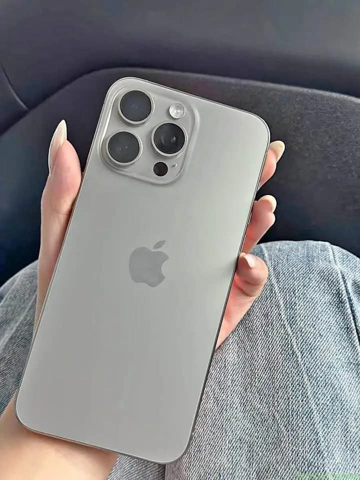 iPhone 15 Pro - 128 Go /100% authentique Apple /