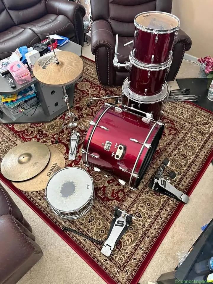 Pearl Forum Series Drum Kit + Sound Percussion