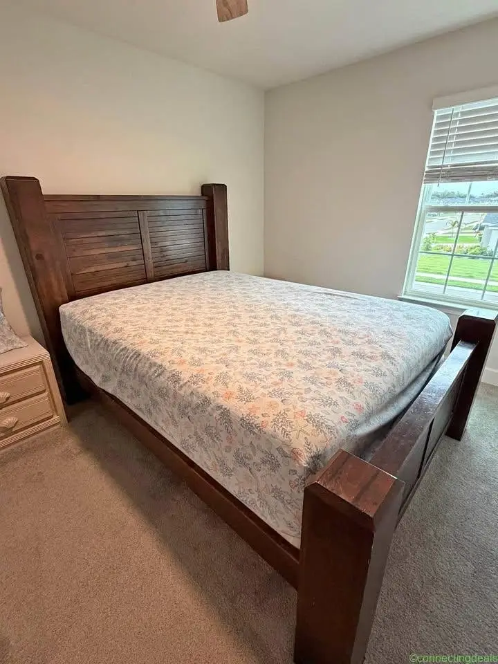 Queen bed frame - Image 1