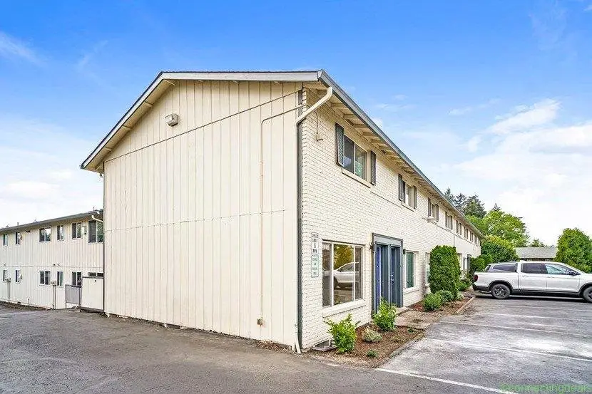 2 Beds 1 Bath Apartment