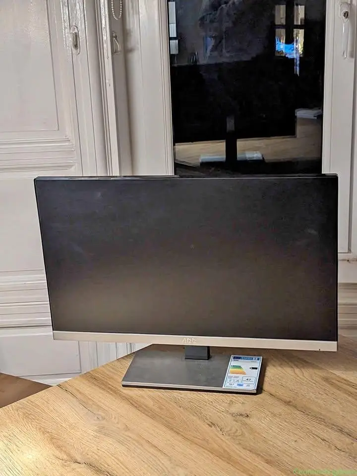 23" monitor