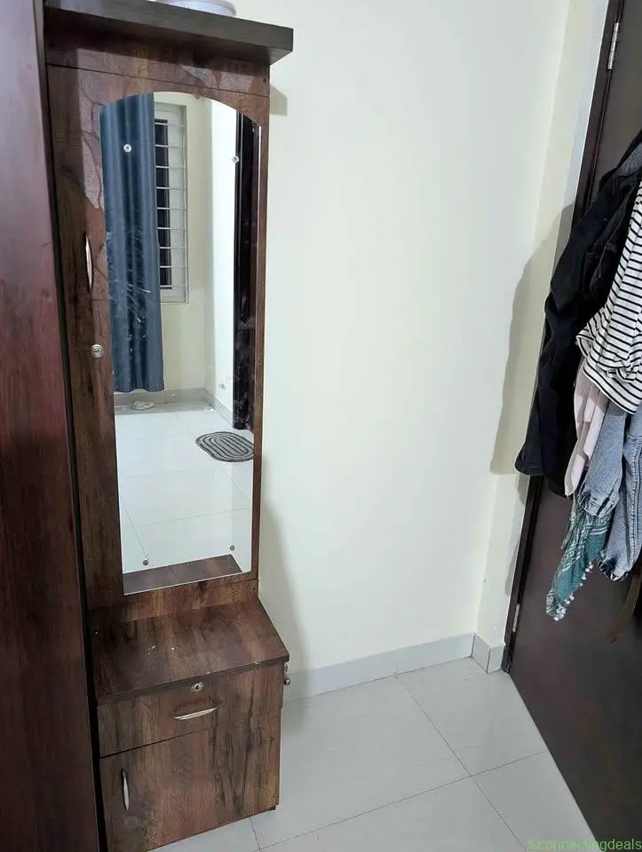 Dressing table - Image 1
