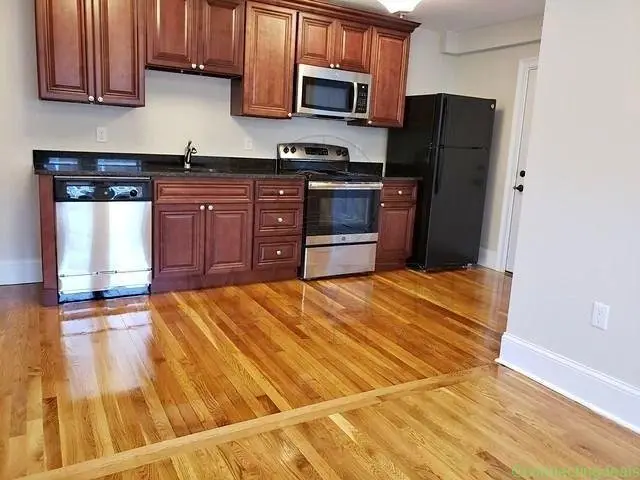 2 Beds 1 Bath Apartment - Image 1