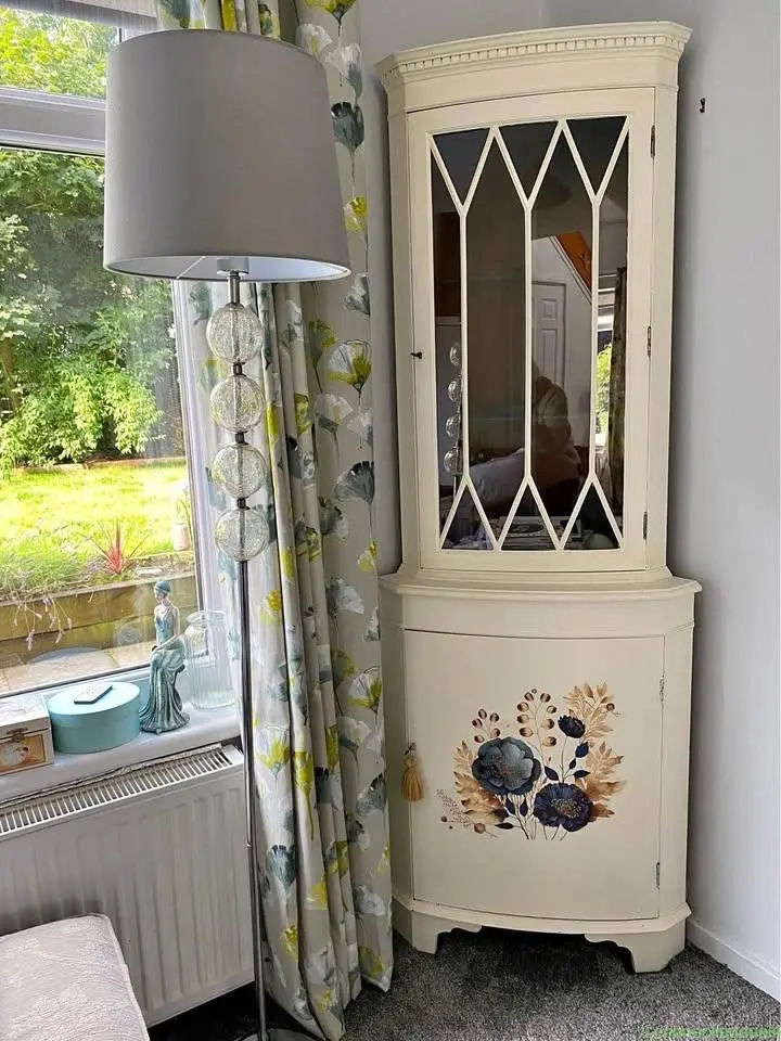 Tall corner unit