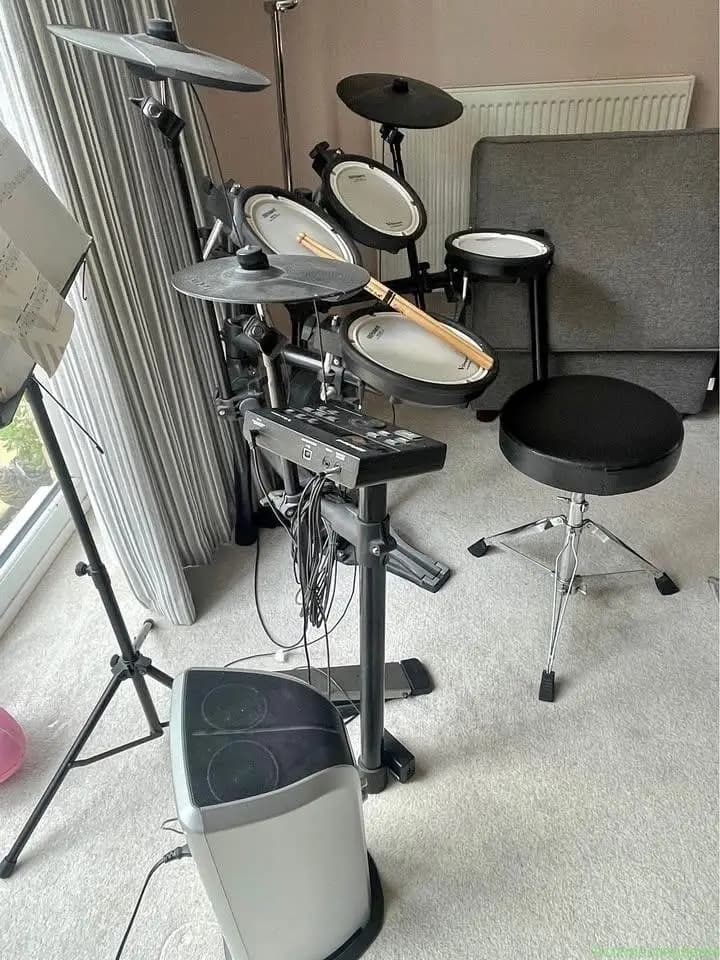 Roland TD-07 Electronic Drum Kit with Roland