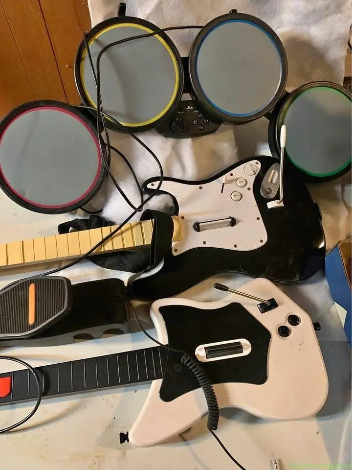 Rock band drums and guitars - Image 1
