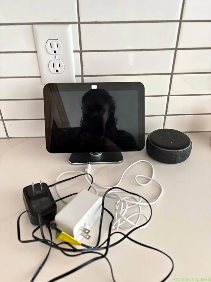 Amazon Echo Show 8 & Echo Dot (3rd Gen) - Image 1