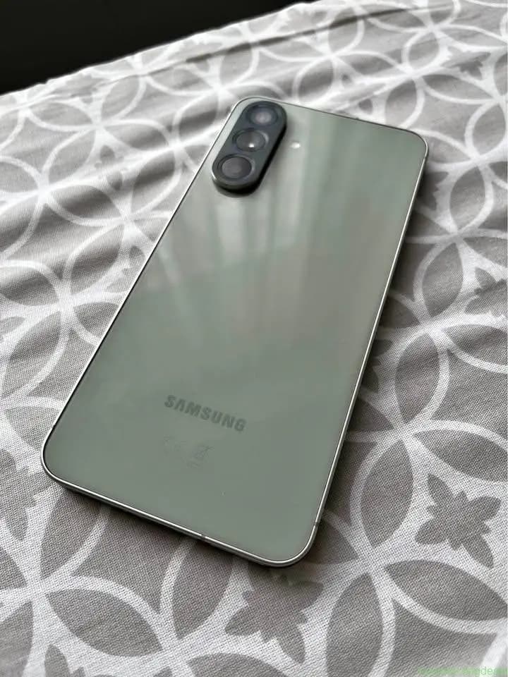Samsung galaxy A56 256gb mobile phone