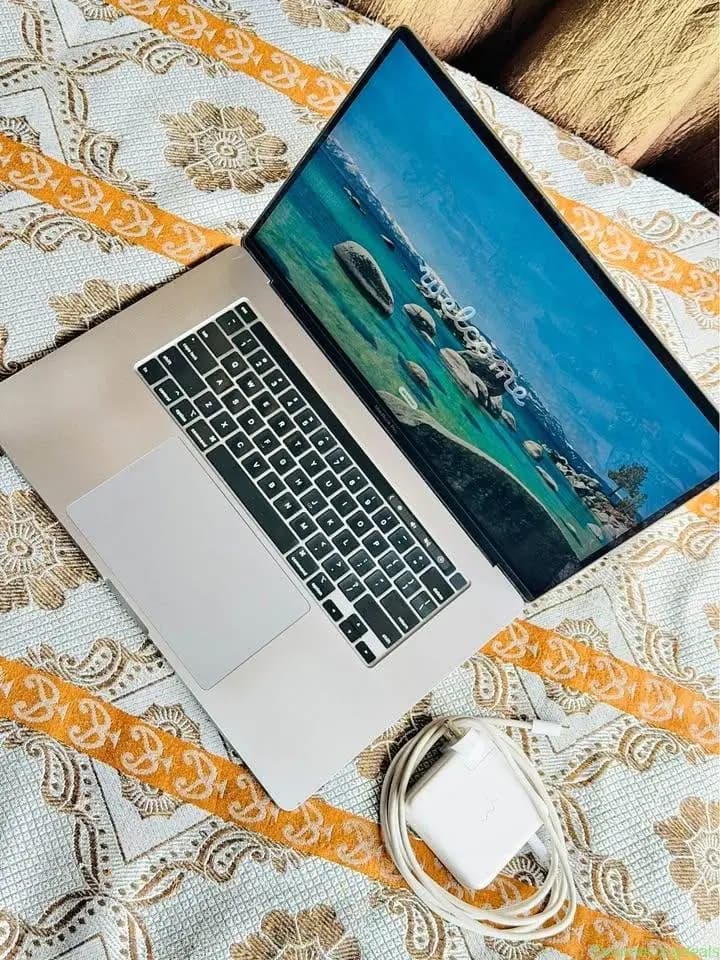 Apple Macbook Pro i7 | 16gb RAM | 512 SSD