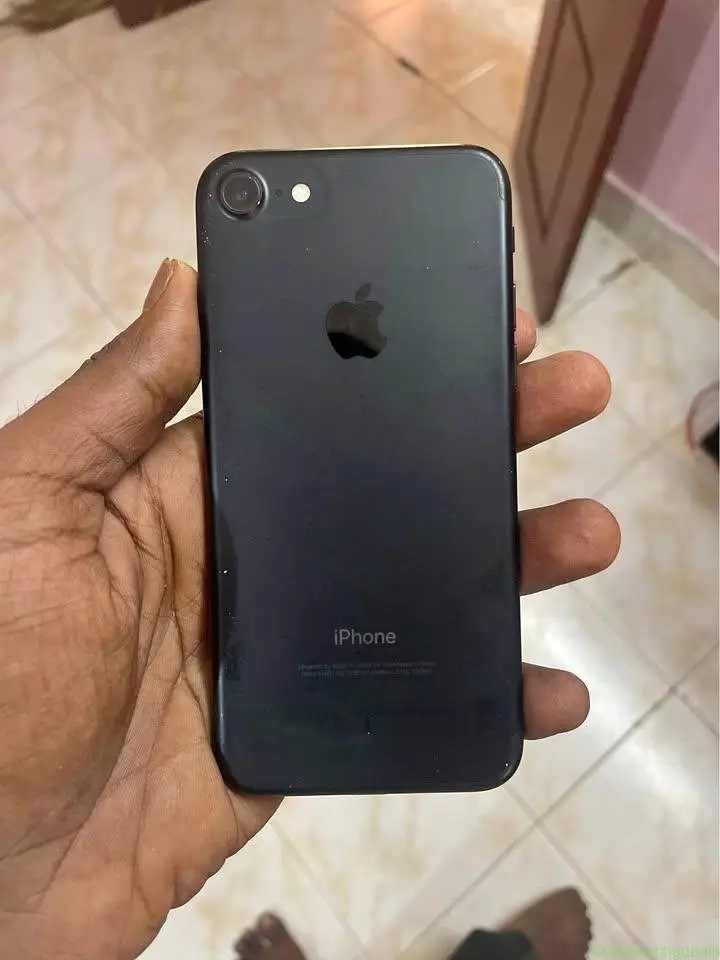 iPhone 7 - Image 1