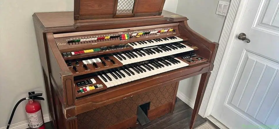 Yamaha Elctone Organ working condition