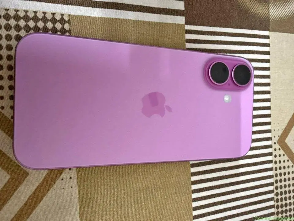 iPhone 16 pink