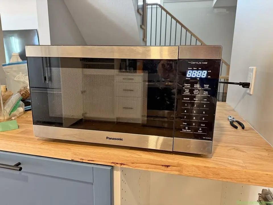 Panasonic Genius 1100 watt Microwave