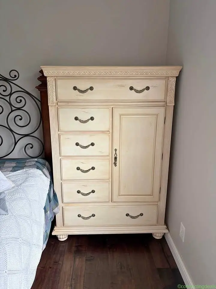 Dresser - Image 1