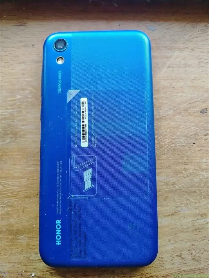 Honor 8s 64gb, unlocked with 2 covers