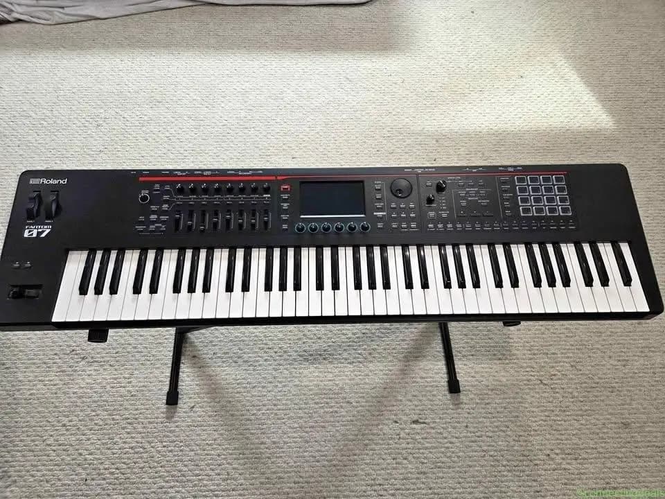 Roland Fantom 07 Synthesizer workstation