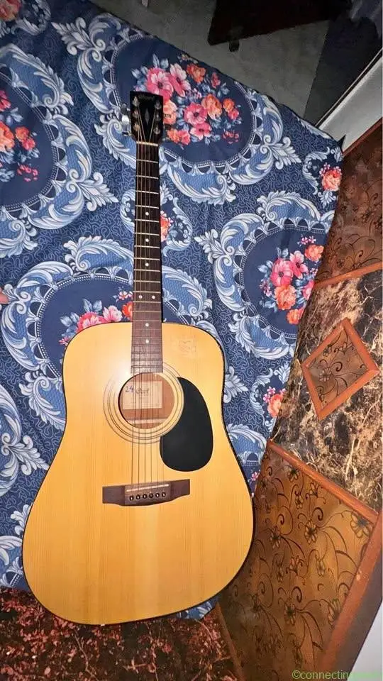 Cort semi acoustic guitar brilliant condition
