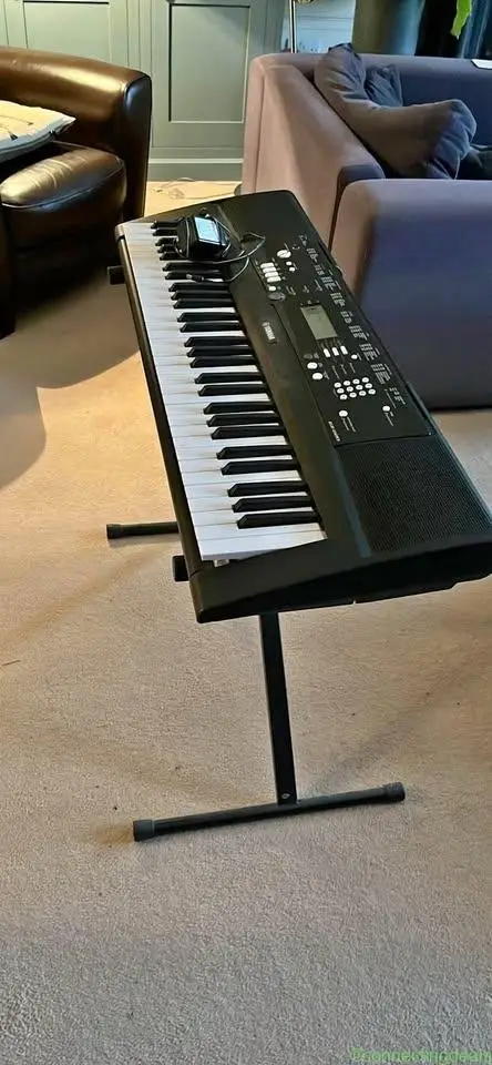 Teach yourself piano: Yamaha electronic keyboard
