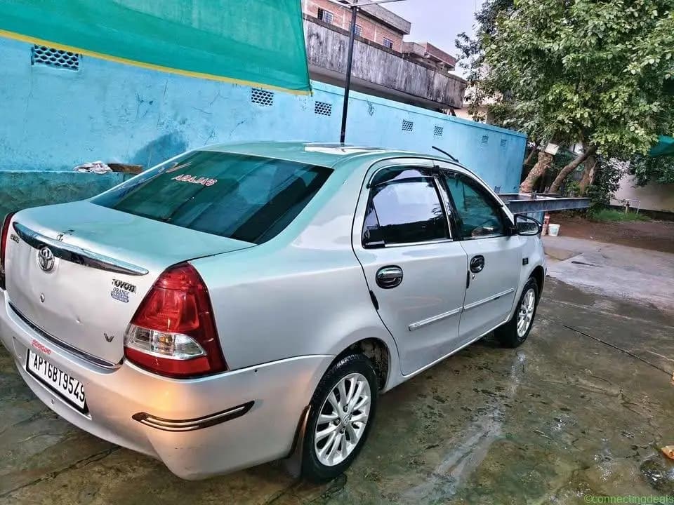 Toyota Etios 2012 sedan petrol 150000km driven