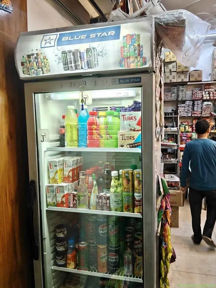 Display refrigerator
