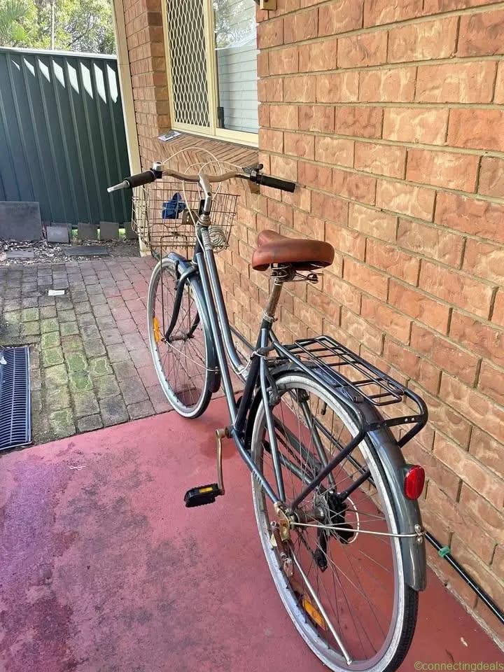 Beach bike (helmet and lock chain included)