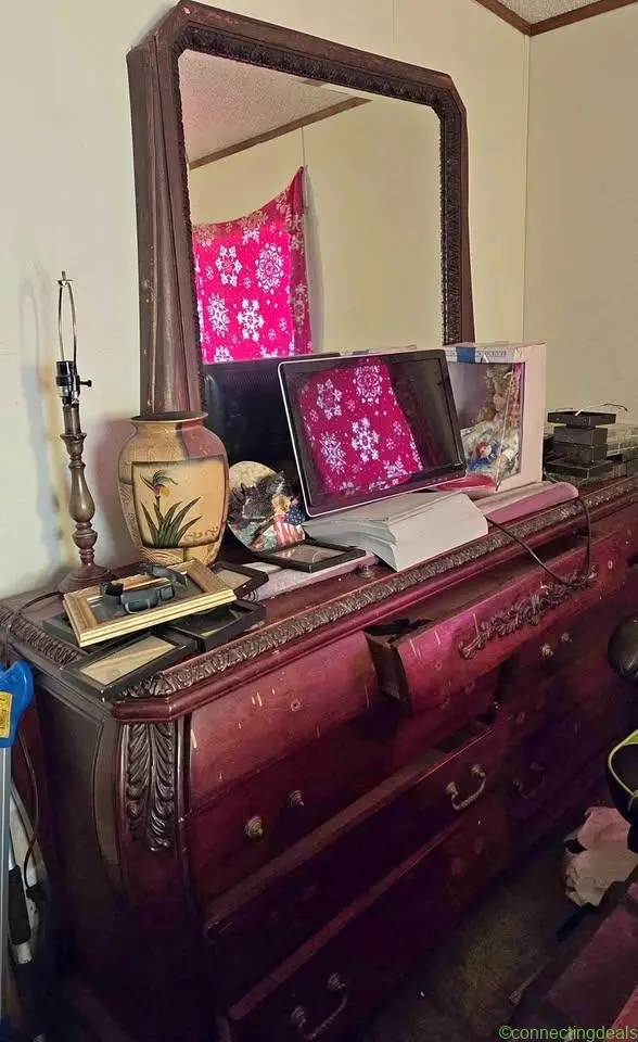 Dresser - Image 1