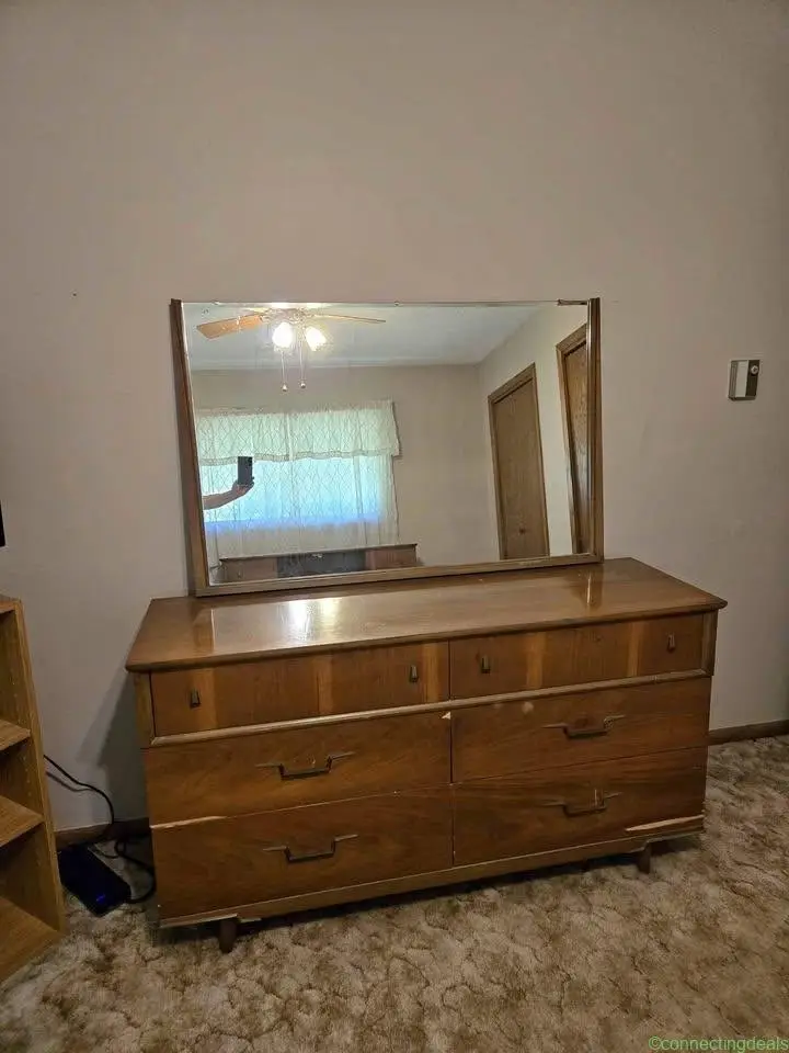 Dresser/mirror
