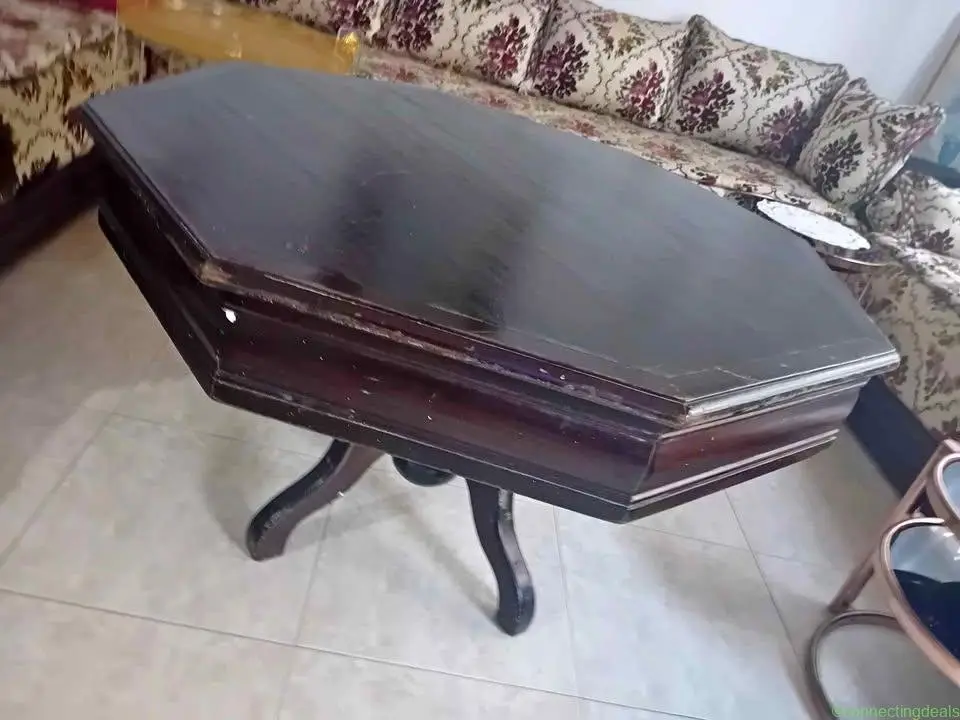 Table ronde en bois à vendre - Image 1