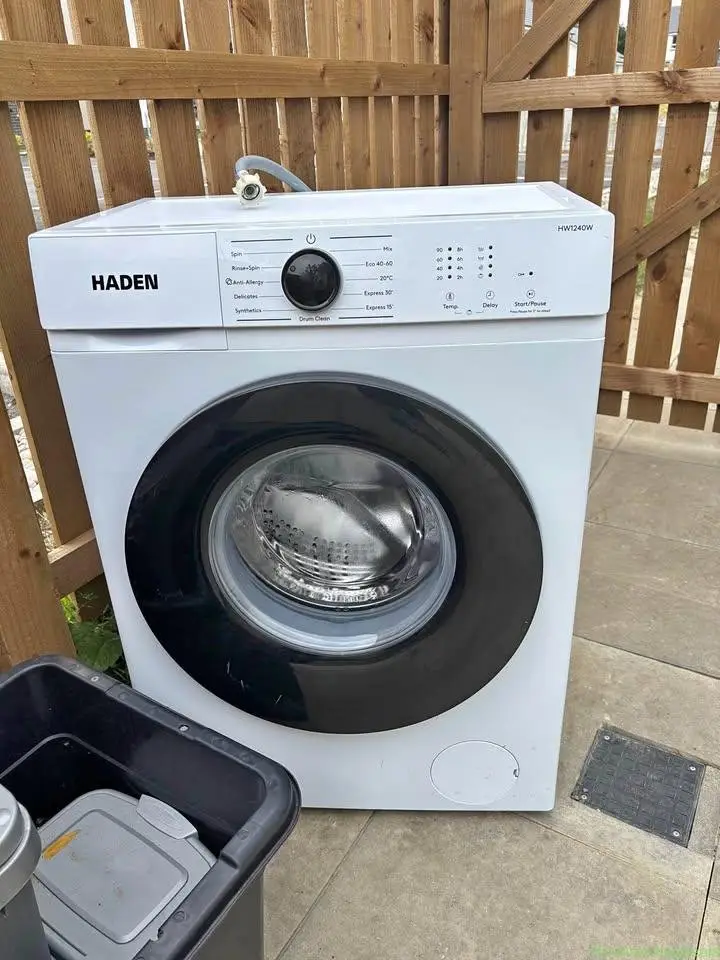 Washing machine - Image 1