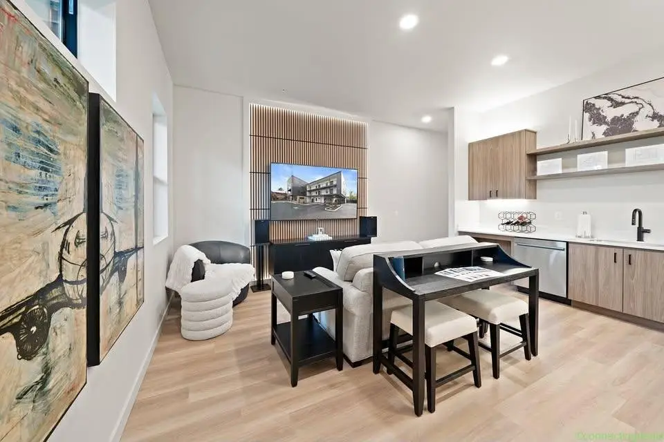 2 beds 1 bath Flat - Image 1