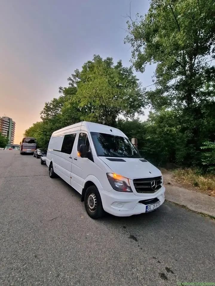 Vând Mercedes sprinter 8+1 cu firmă de transport