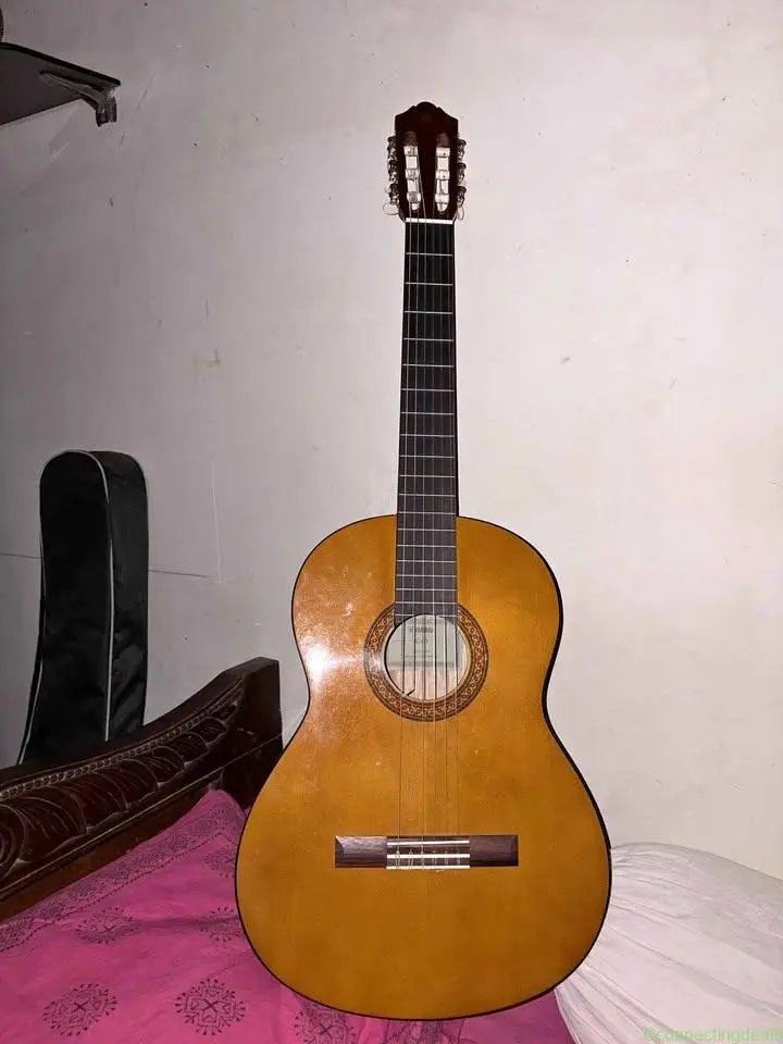 Yamaha C40, 6 String Classical Guitar