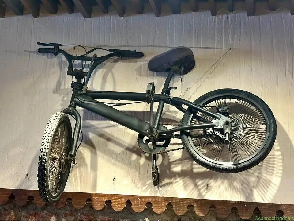 BMX stunting bicycle - Image 1