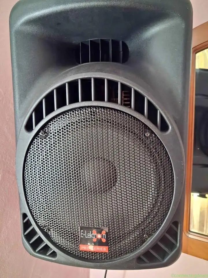 Vând boxa activa