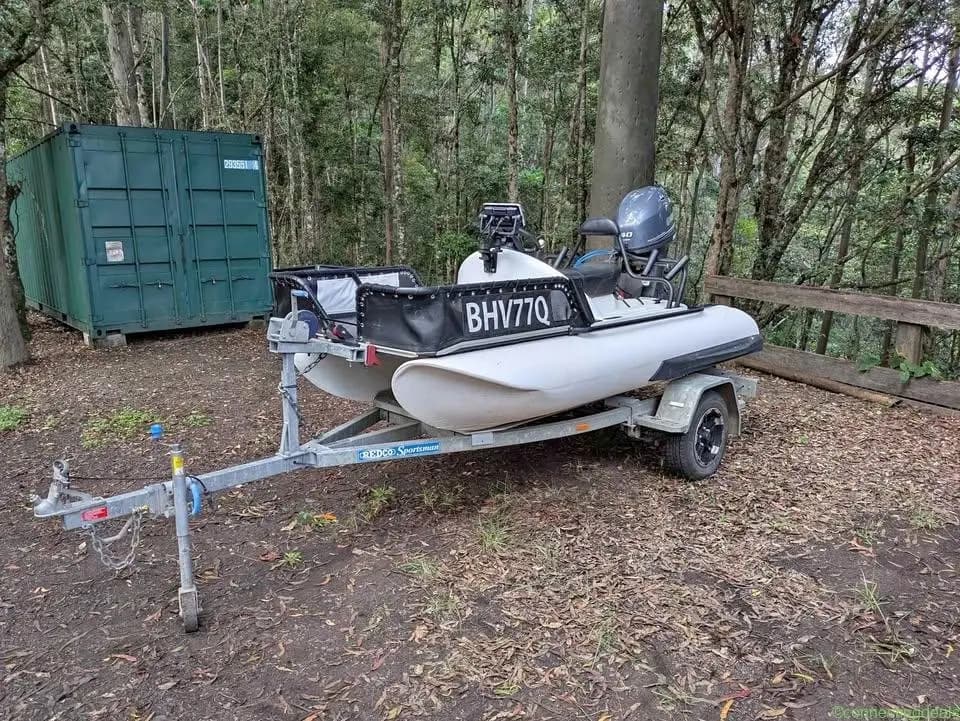Zego 300 Sports boat