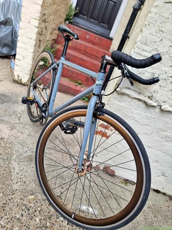 Local Delivery SERVICED road bike Medium 18 inch