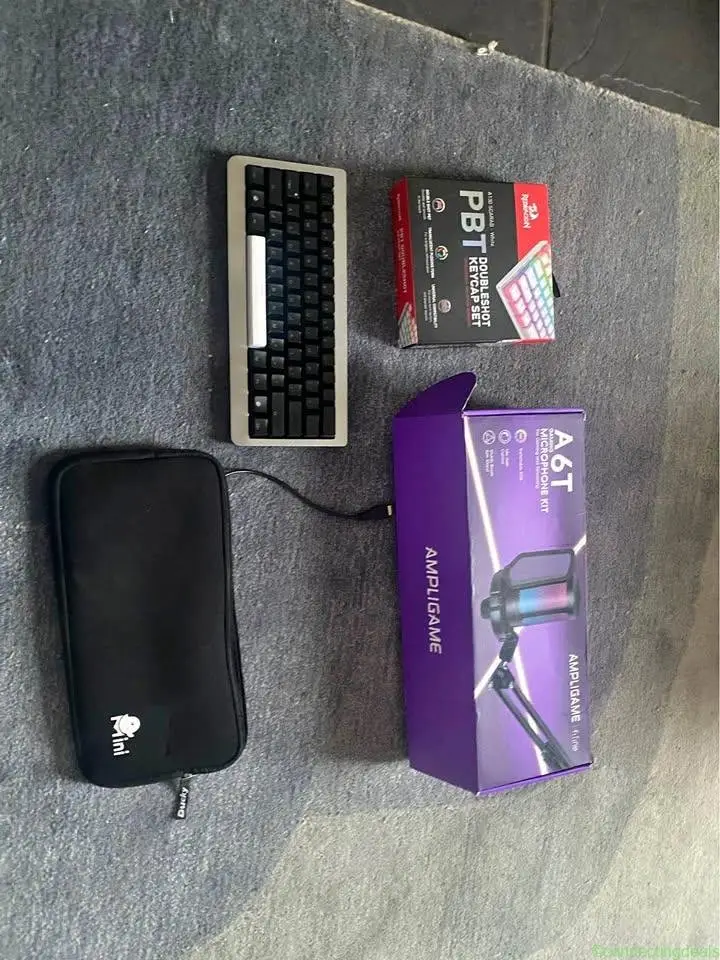 microohone keyboard and keycaps - Image 1