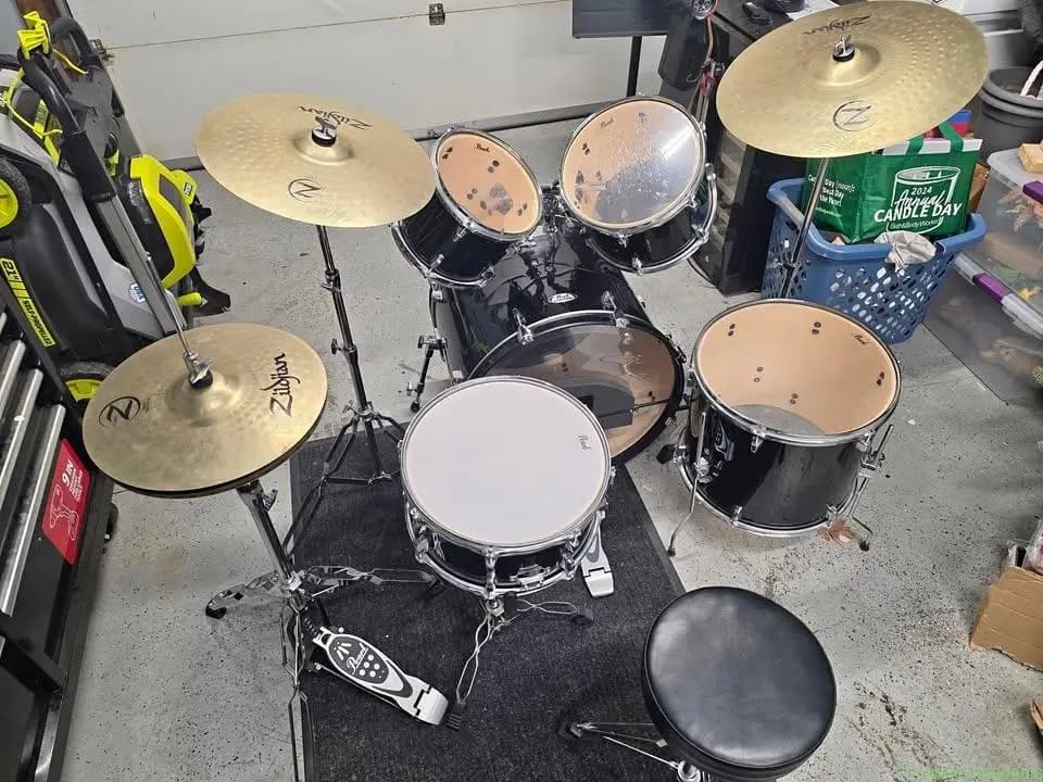 Pearl Drum Set - Image 1