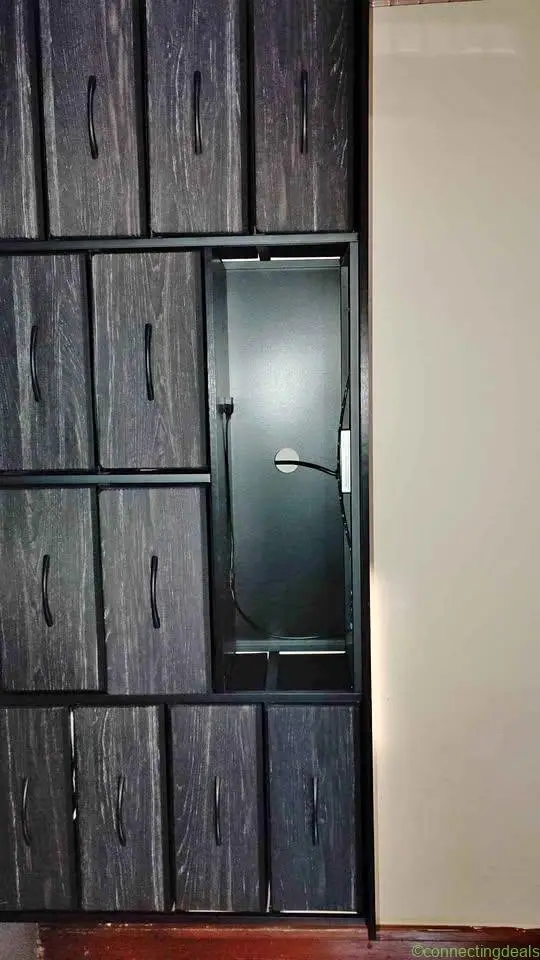 Dresser - Image 1