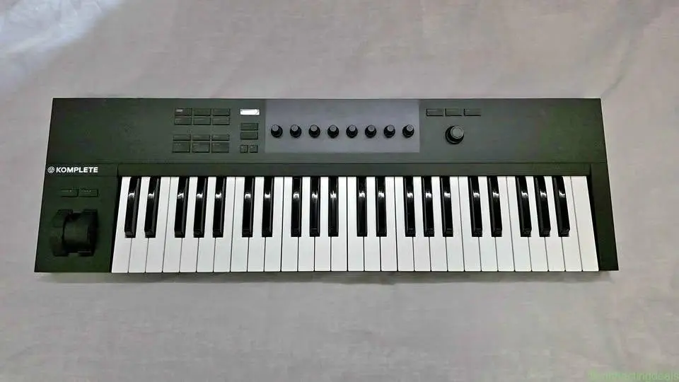 Native Instruments Komplete Kontrol A49 + Stand