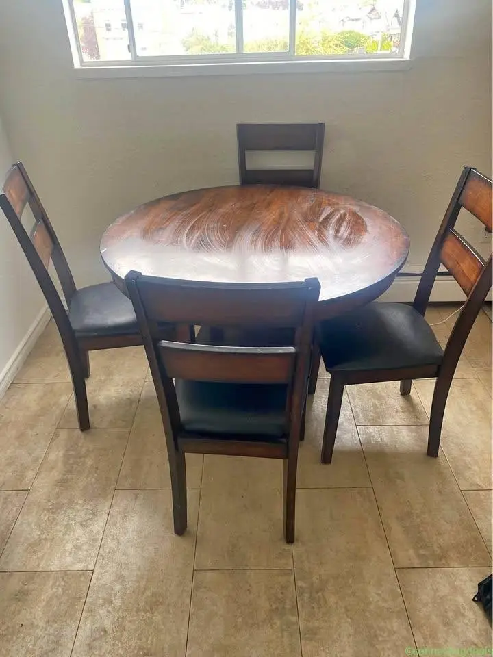 Kitchen table - Image 1