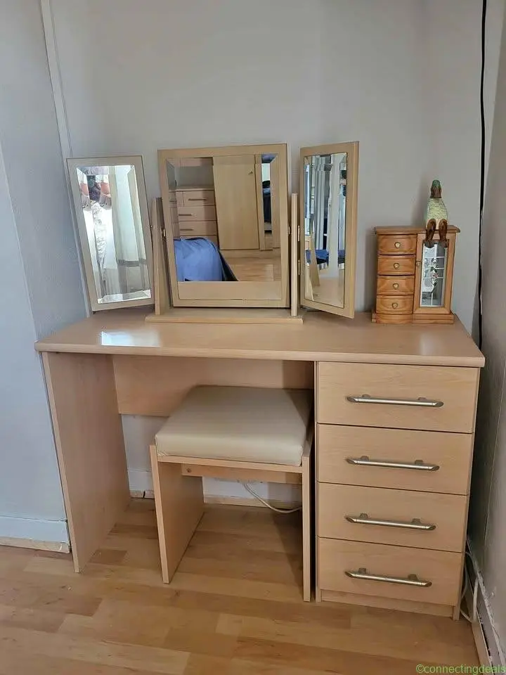 Dressing table