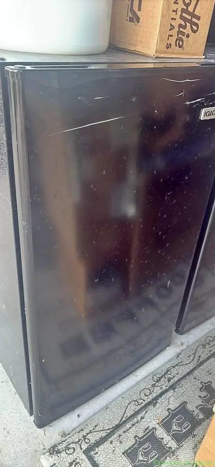 Mini fridge