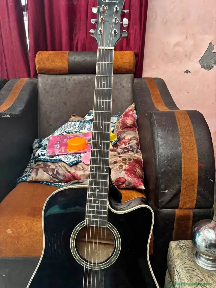 New guitar 🎸 urgent sale