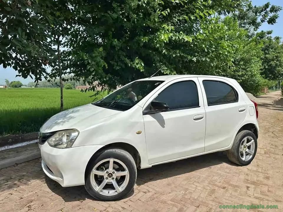 modl 2011/12 Onwer 1 ghar khdi car a fix price