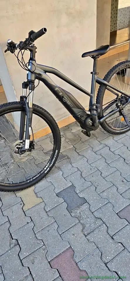Bicicletă electrică cube